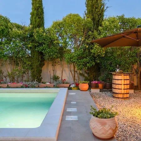 Haus Rustica 펜션 *