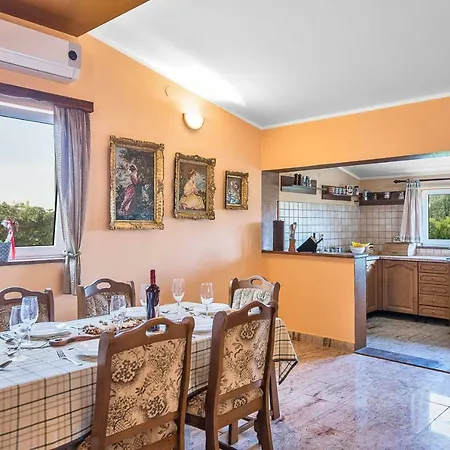 Haus Rustica Ferienhaus Pula